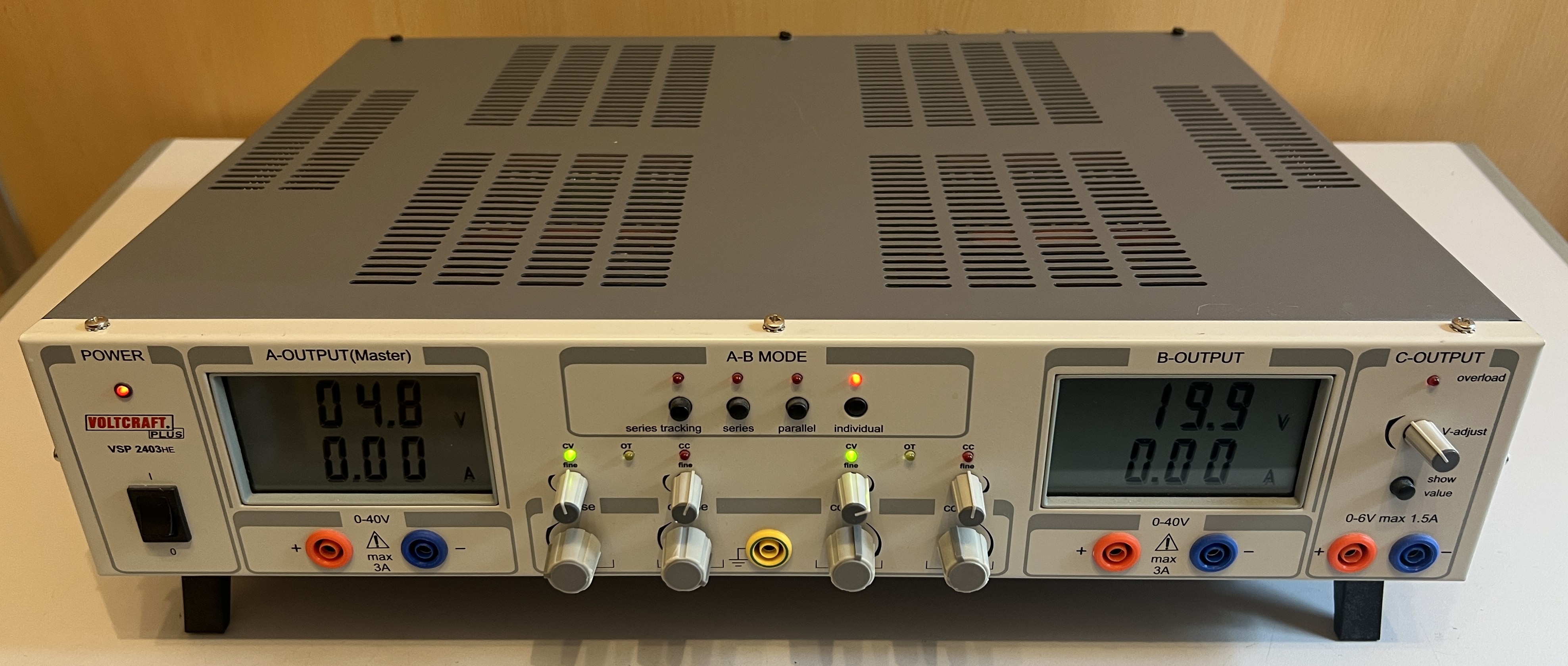 Miete - Voltcraft VSP 2403 HE Labor-Schaltnetzgerät