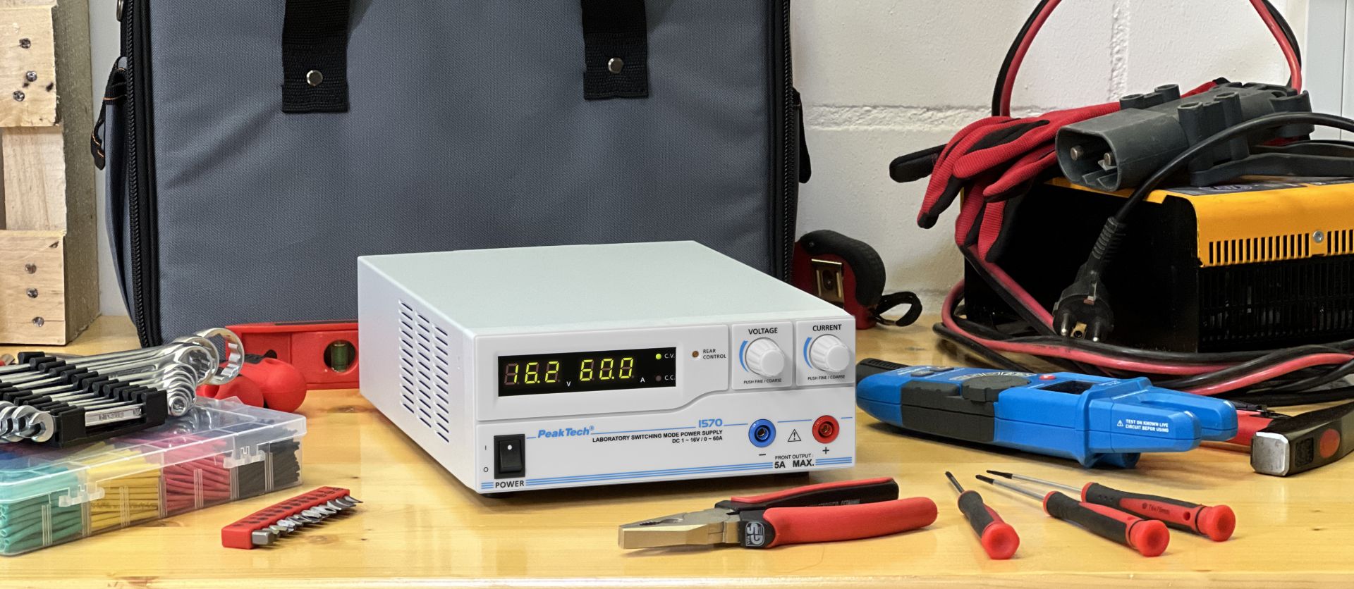 PeakTech P 1570 Labor-Schaltnetzteil DC 1 - 16V / 0 - 60A mit USB 